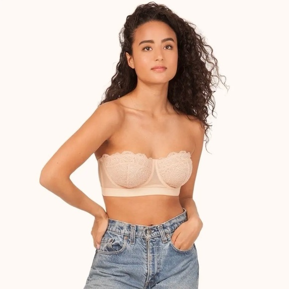 Other - Lively Lace Strapless Bra in Nude